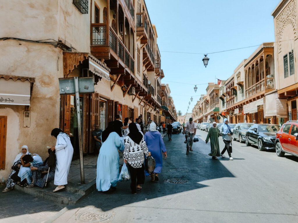 Alltag in einer Gasse der Medina von Fès