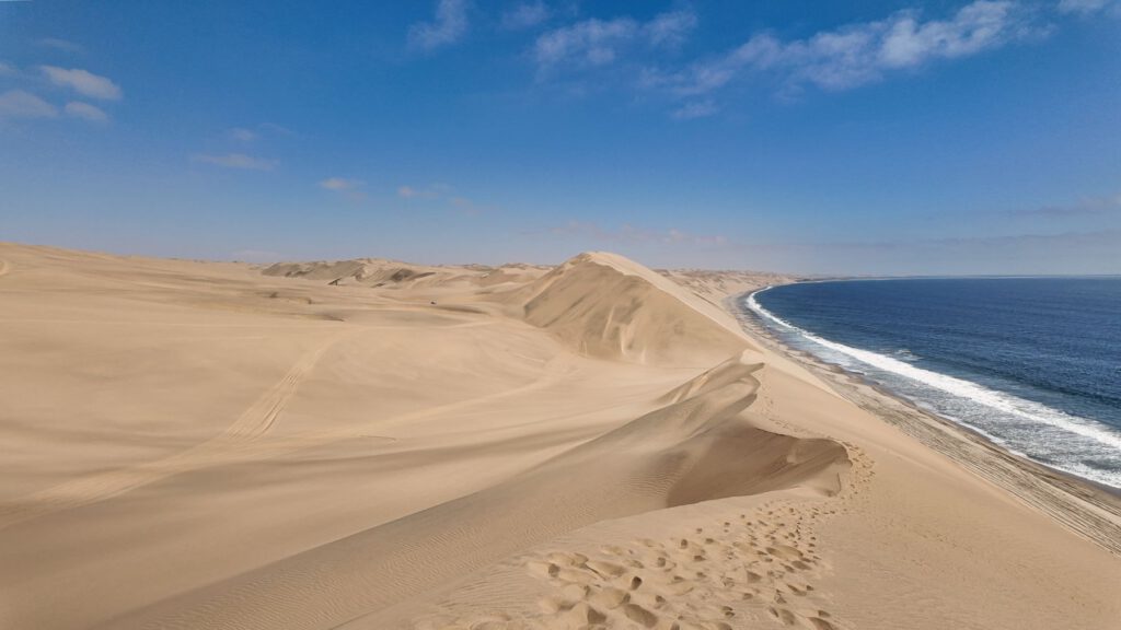 Dünen der Namib am Atlantischen Ozean